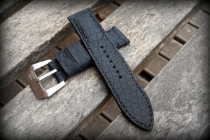 bracelet-montre-alligator-noir-mat-gomme-vanuatu-1