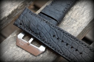 bracelet-montre-alligator-noir-mat-gomme-vanuatu-2