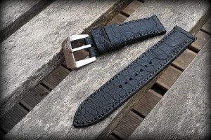 bracelet-montre-alligator-noir-mat-gomme-vanuatu-4